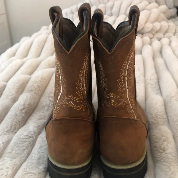 Kids cowboy boots.